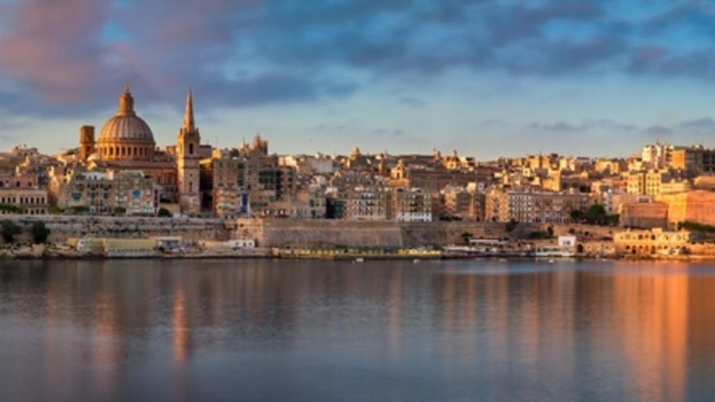 Panoráma Valletty na Malte počas rána slnečného