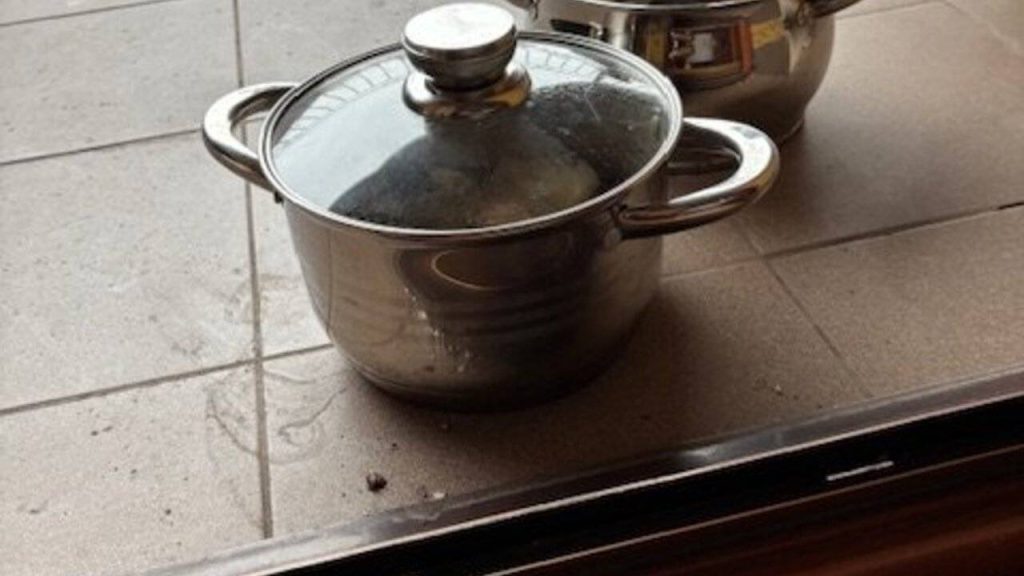 Potraviny uložené na balkóne počas chladného počasia