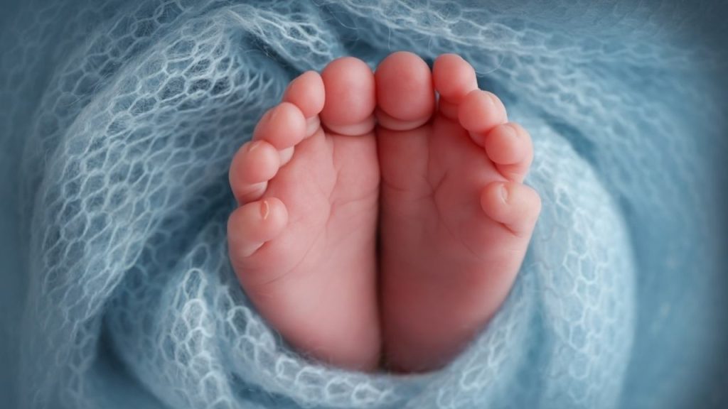 Novorodenecké chodidlá ako symbol začiatku života a dlhovejnosti
