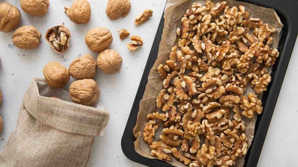 Vlašské orechy pripravené na použitie pri pečení