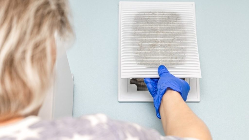 Čistenie ventilačnej mriežky