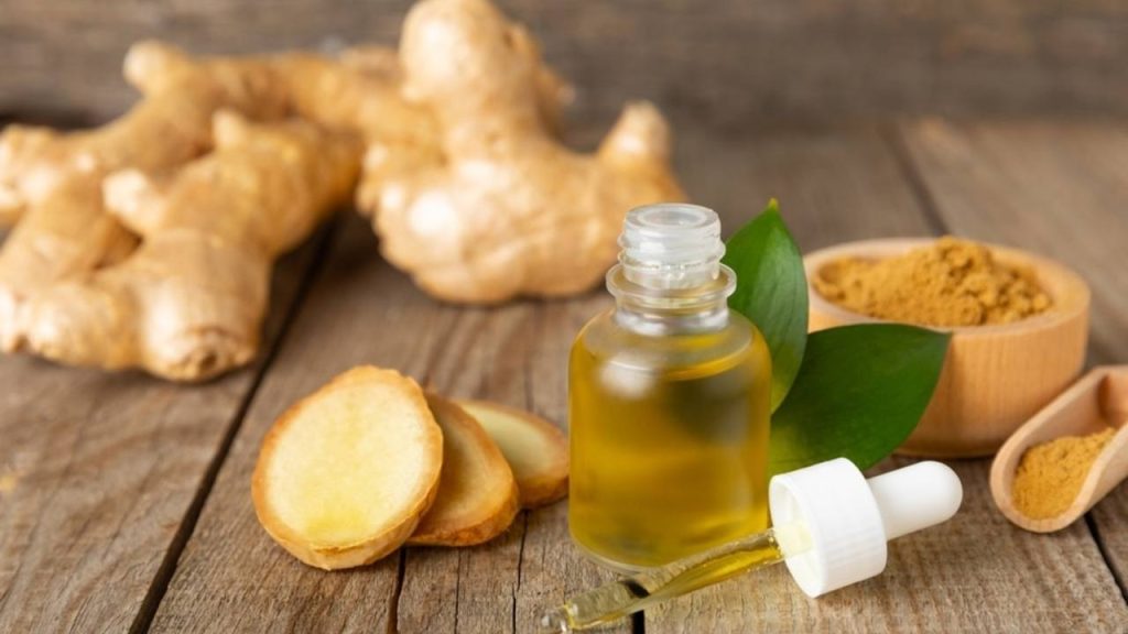 Fľaštička zázvorového oleja používaná v starostlivosti o vlasy