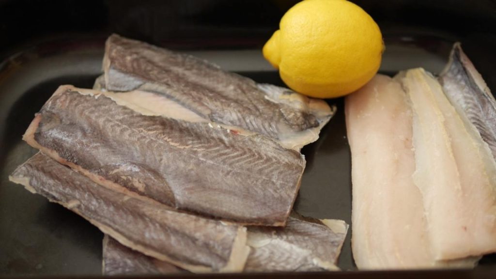 Filet z ryby hoki pripravený na panvici