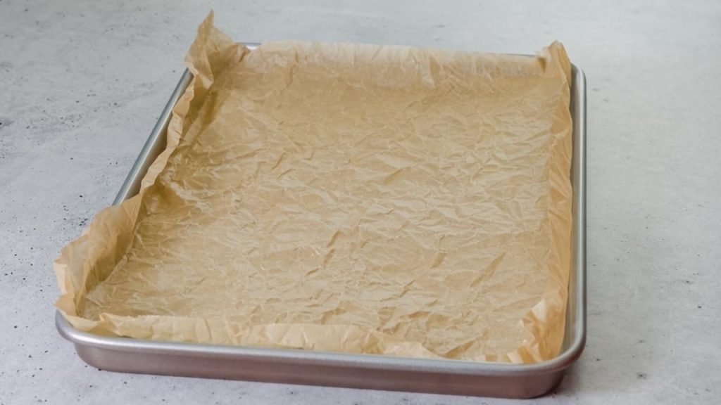 Navlhčený papier na pečenie prispôsobený forme