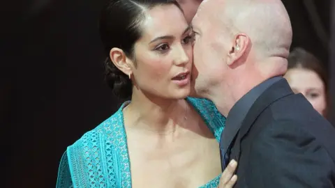 Bruce Willis s manželkou Emmou Heming na verejnom podujatí