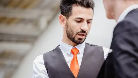 Biznis rozhovor – muž pochybuje podľa reči tela