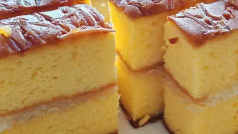 Nadýchané kúsky domáceho koláča s jemnou vrstvou krému, upečené podľa jednoduchej babičkinej metódy.