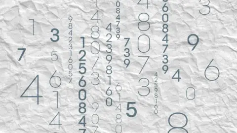 Abstraktné zobrazenie čísiel na svetlom pozadí, symbolizujúce numerológiu a význam rodného čísla.