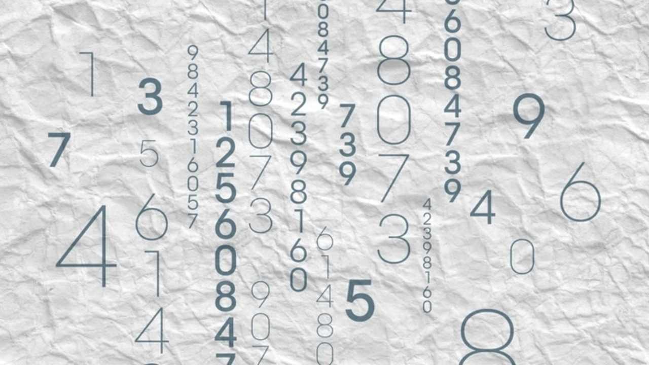 Abstraktné zobrazenie čísiel na svetlom pozadí, symbolizujúce numerológiu a význam rodného čísla.