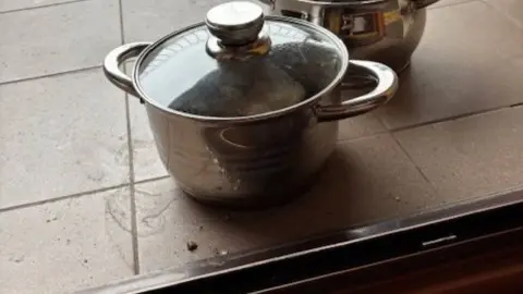 Potraviny uložené na balkóne počas chladného počasia