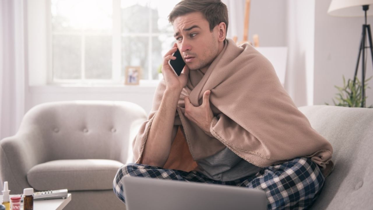 Zamestnanec doma na PN s dokumentmi