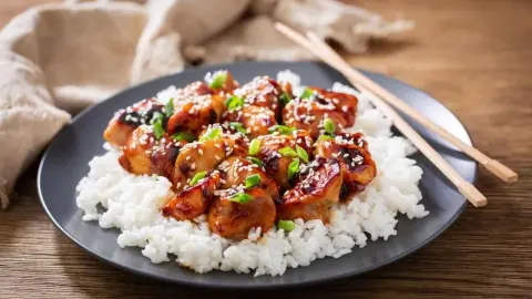 Kuracie teriyaki s ryžou v miske