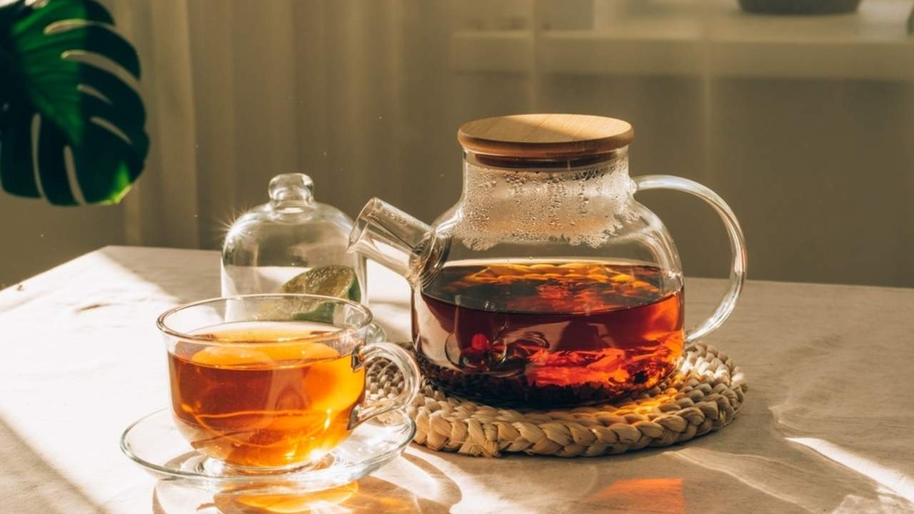 Šálka zeleného čaju ako prirodzená podpora metabolizmu