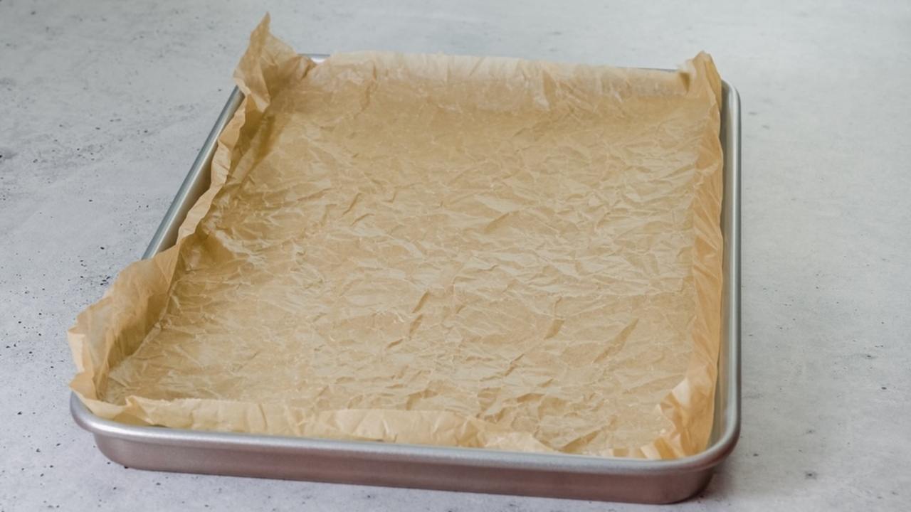 Navlhčený papier na pečenie prispôsobený forme