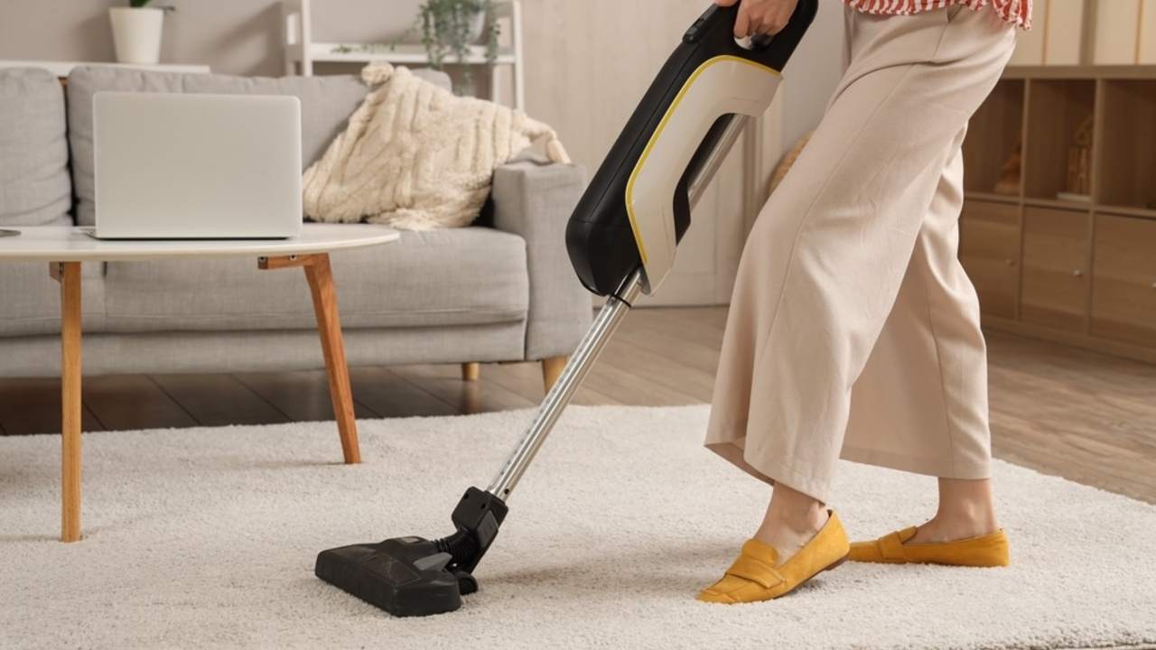 Vysávanie koberca po domácom čistení