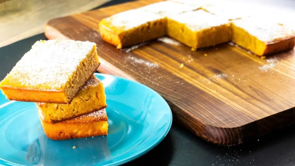 Krupicový koláč. Domáci koláč. Dezert. Gastronomický koncept.